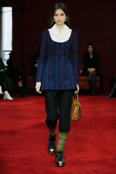 Look 3